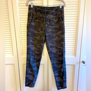 Athleta Black Olive Green Elastic Waist Camo Farallon Jogger Pants